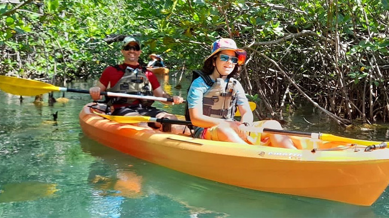 Kayak in family